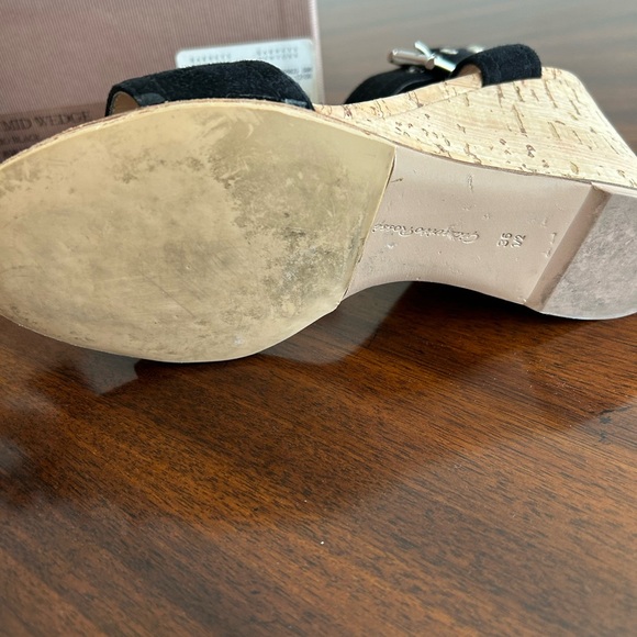 Gianvito Rossi Rikki wedge sandals


Worn couple of times excellent condition - Picture 2 of 4